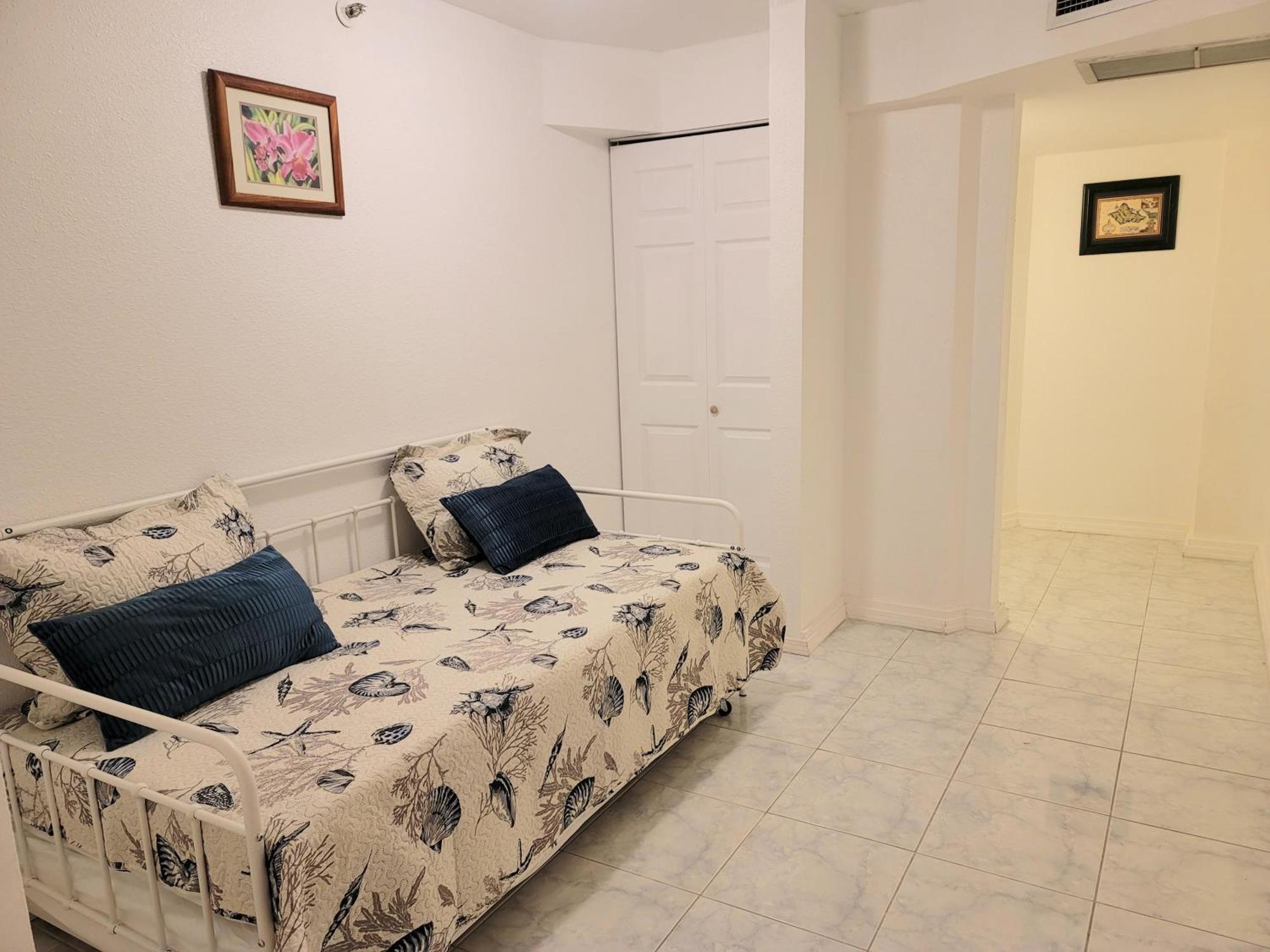 Condotel With Free Parking Wifi Central Ac Honolulu Room photo